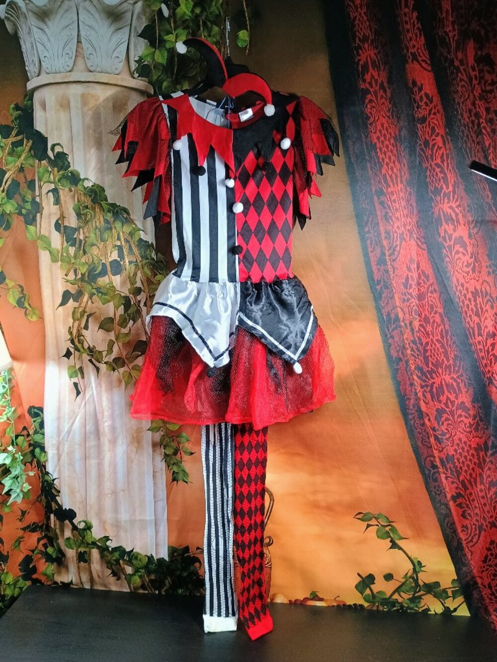 EUC Girls Spirit Halloween Large 12-14 Red Black Jester Costume Set Cute Cosplay